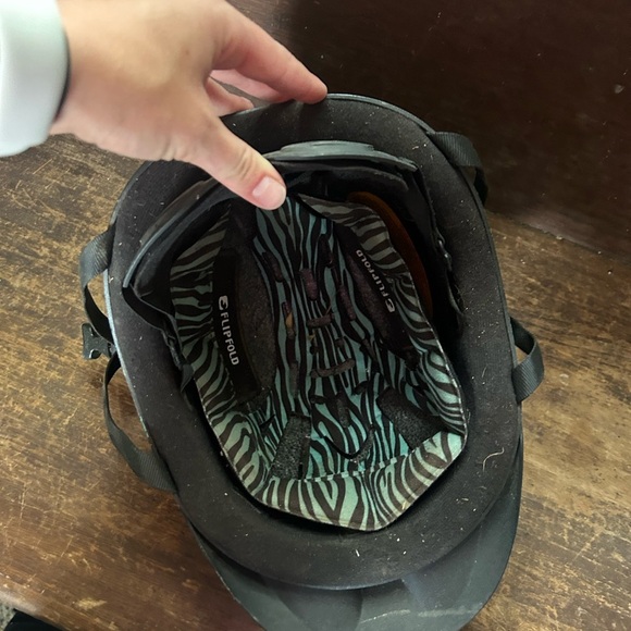 troxel helmet. size small. turquoise rose - Picture 3 of 3